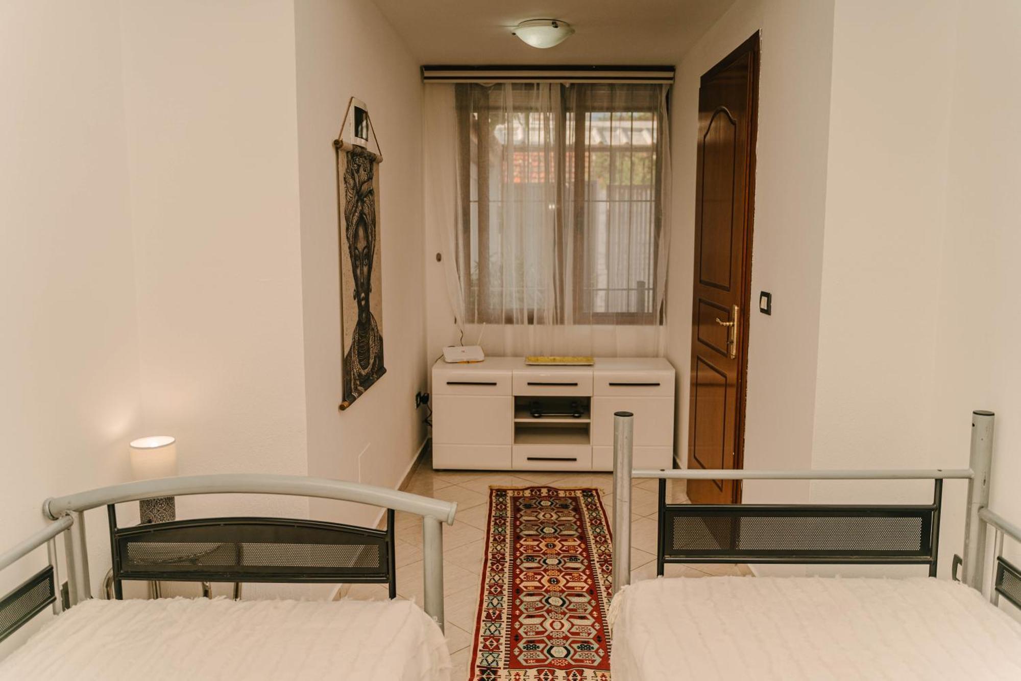 Peaceful Villa In New Bazaar Tirana Esterno foto