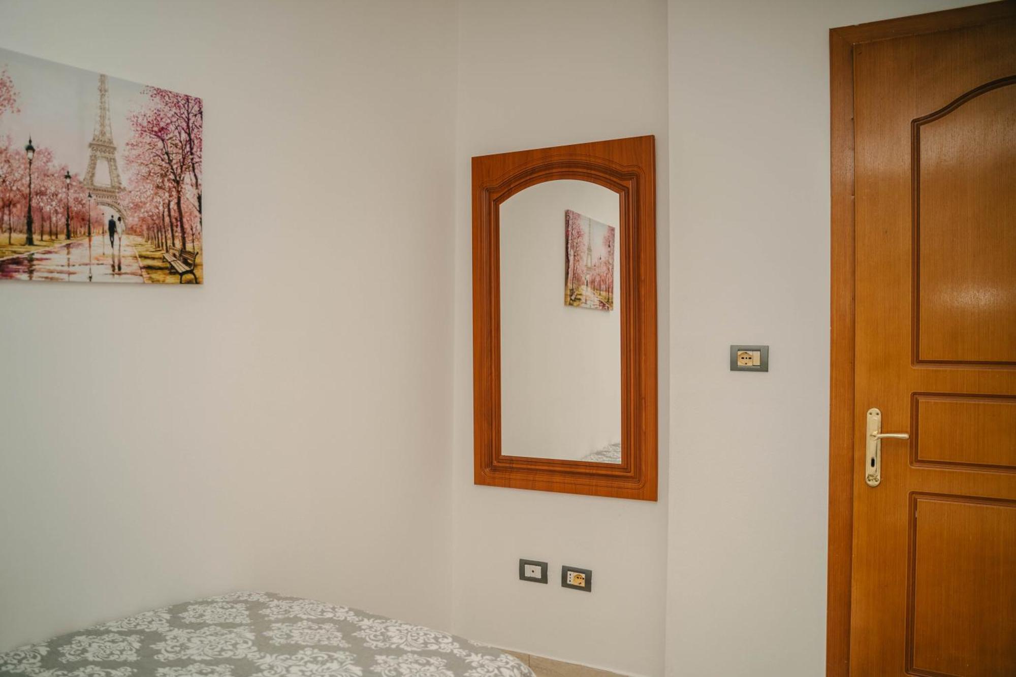 Peaceful Villa In New Bazaar Tirana Esterno foto